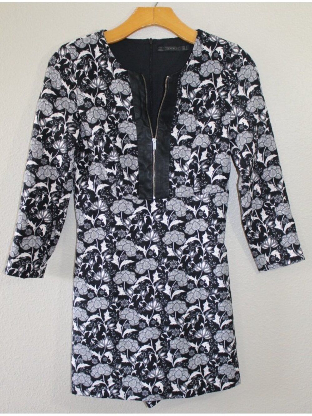 Zara Trafaluc Womens Black White Floral Romper S